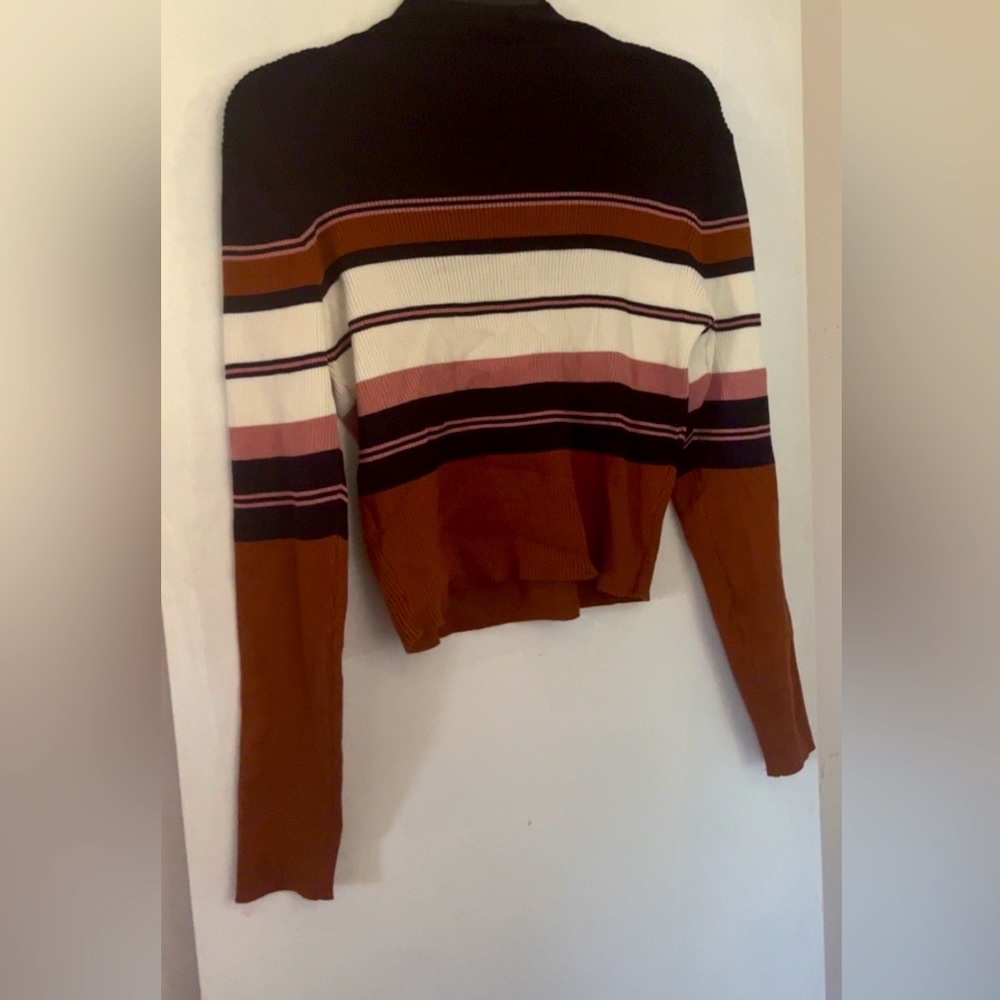 Stripped longsleeve crop top